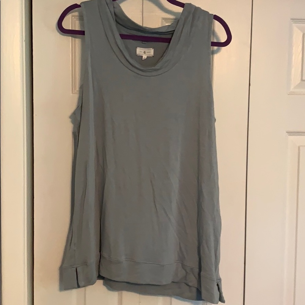 Lou Grey sleeveless shirt
